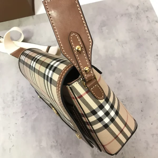 Burberry bag - rep bags