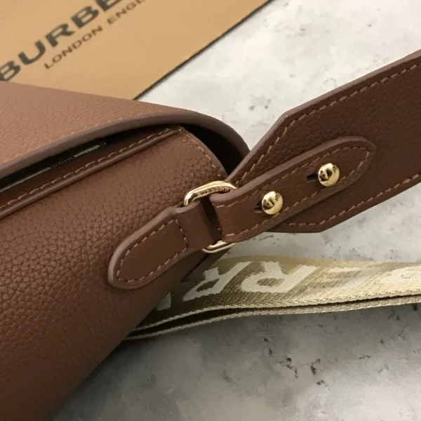 Burberry bag - rep bags