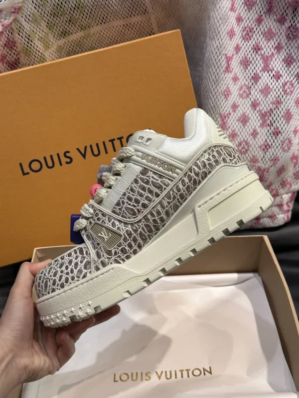 Louis Vuitton shoes - rep shoes