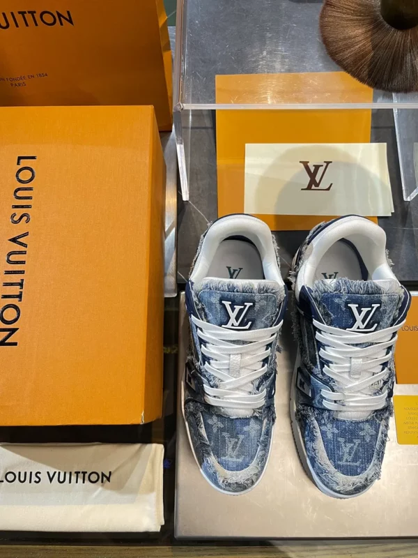 Louis Vuitton shoes - rep shoes