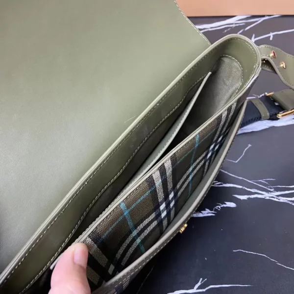 Burberry bag - rep bags