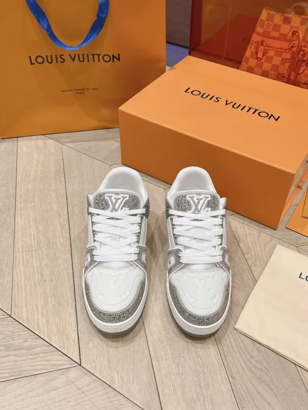 Louis Vuitton shoes - rep shoes