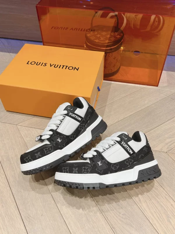 Louis Vuitton shoes - rep shoes