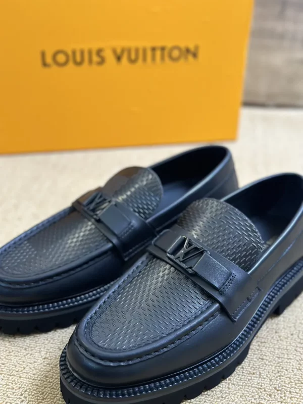 Louis Vuitton shoes - rep shoes