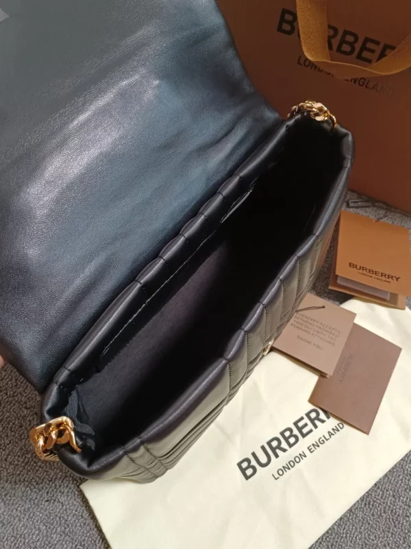 Burberry bag - rep bags