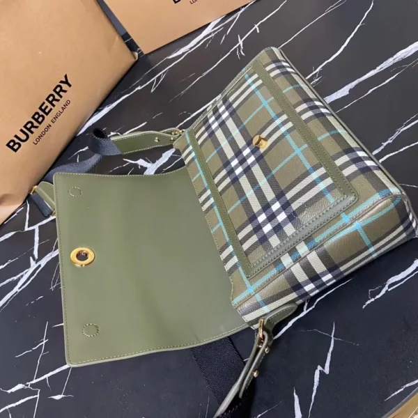 Burberry bag - rep bags