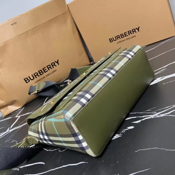 Burberry bag - rep bags