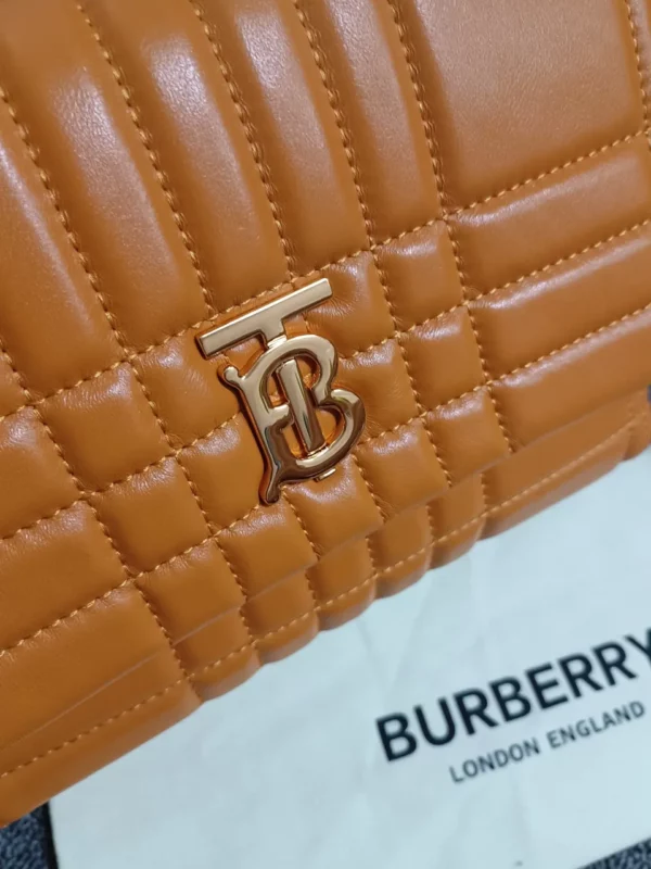 Burberry bag - rep bags