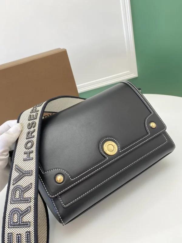 Burberry bag - rep bags