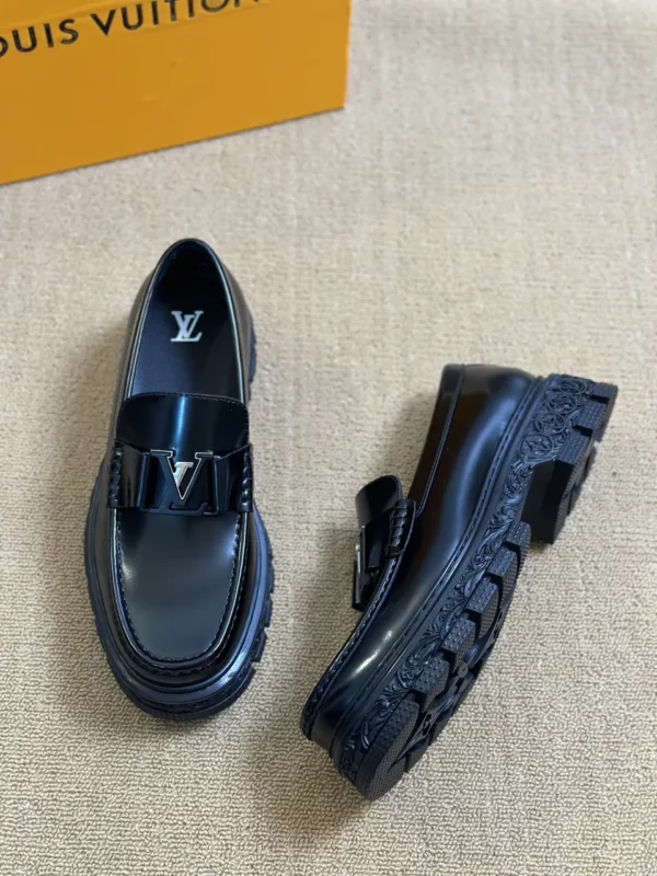 Louis Vuitton shoes - rep shoes