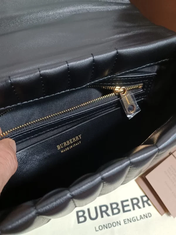 Burberry bag - rep bags