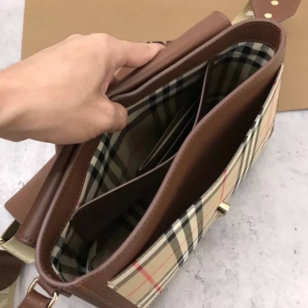 Burberry bag - rep bags