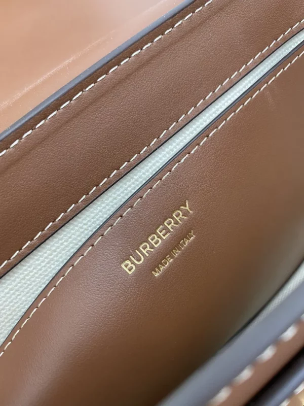 Burberry bag - rep bags