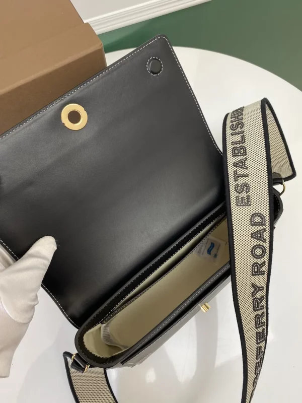 Burberry bag - rep bags