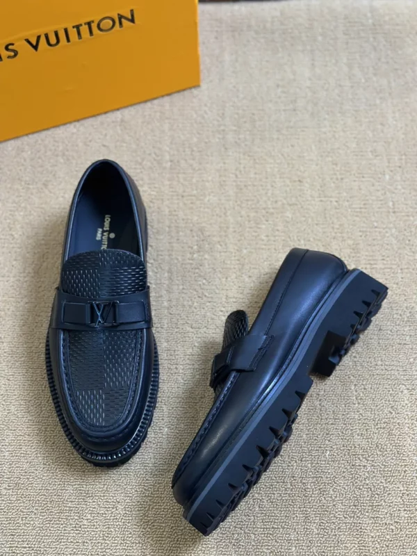 Louis Vuitton shoes - rep shoes