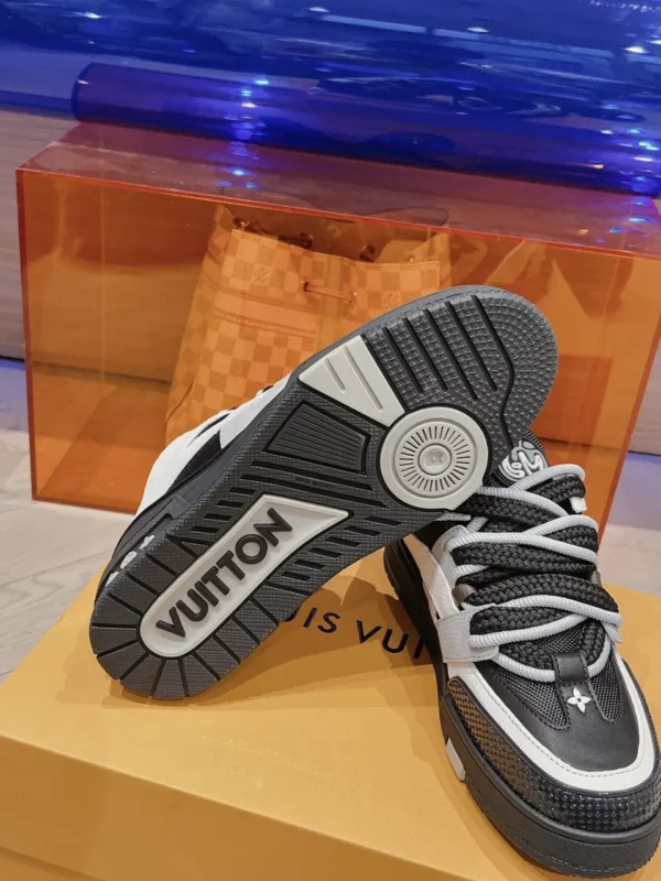 Louis Vuitton shoes - rep shoes