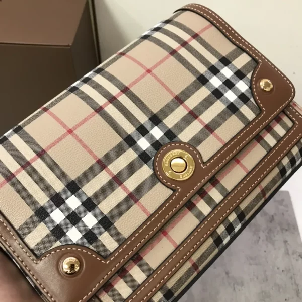 Burberry bag - rep bags