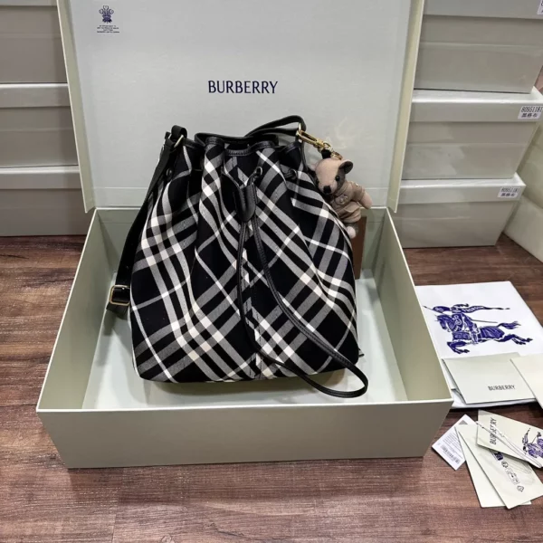 Burberry bag - rep bags