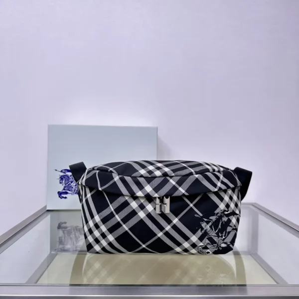 Burberry bag - rep bags