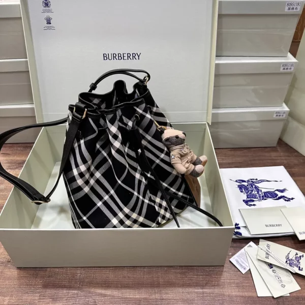 Burberry bag - rep bags