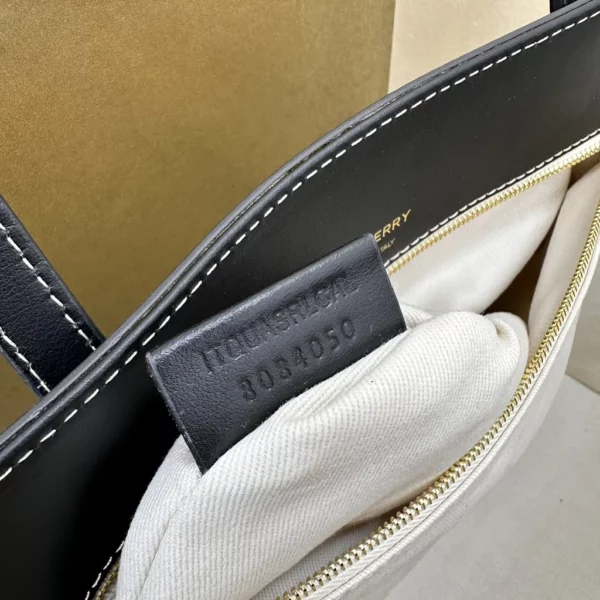 Burberry bag - rep bags