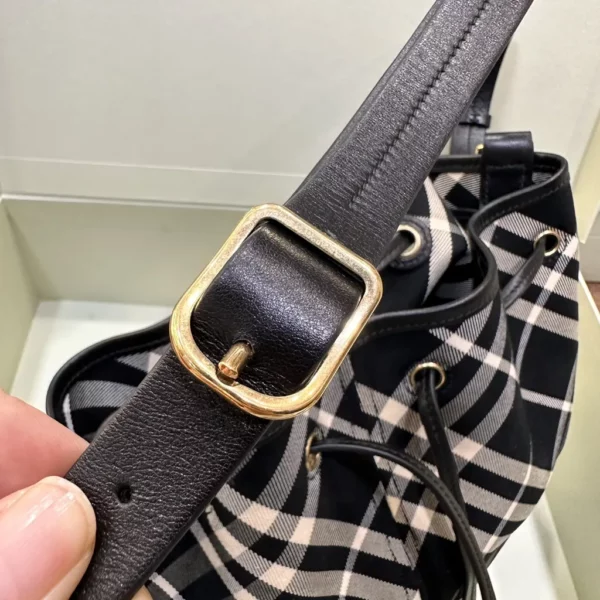 Burberry bag - rep bags