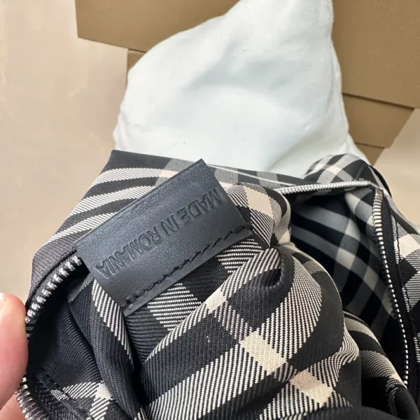 Burberry bag - rep bags